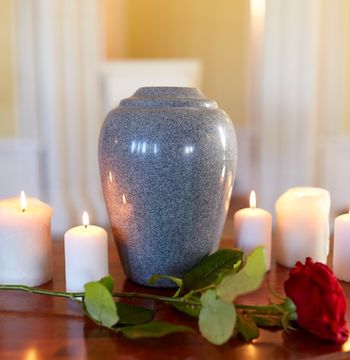 Изящна урна за прах след кремация