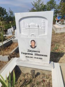 Мраморен паметник, изработен от траурна агенция Есхатон във Велико Търново